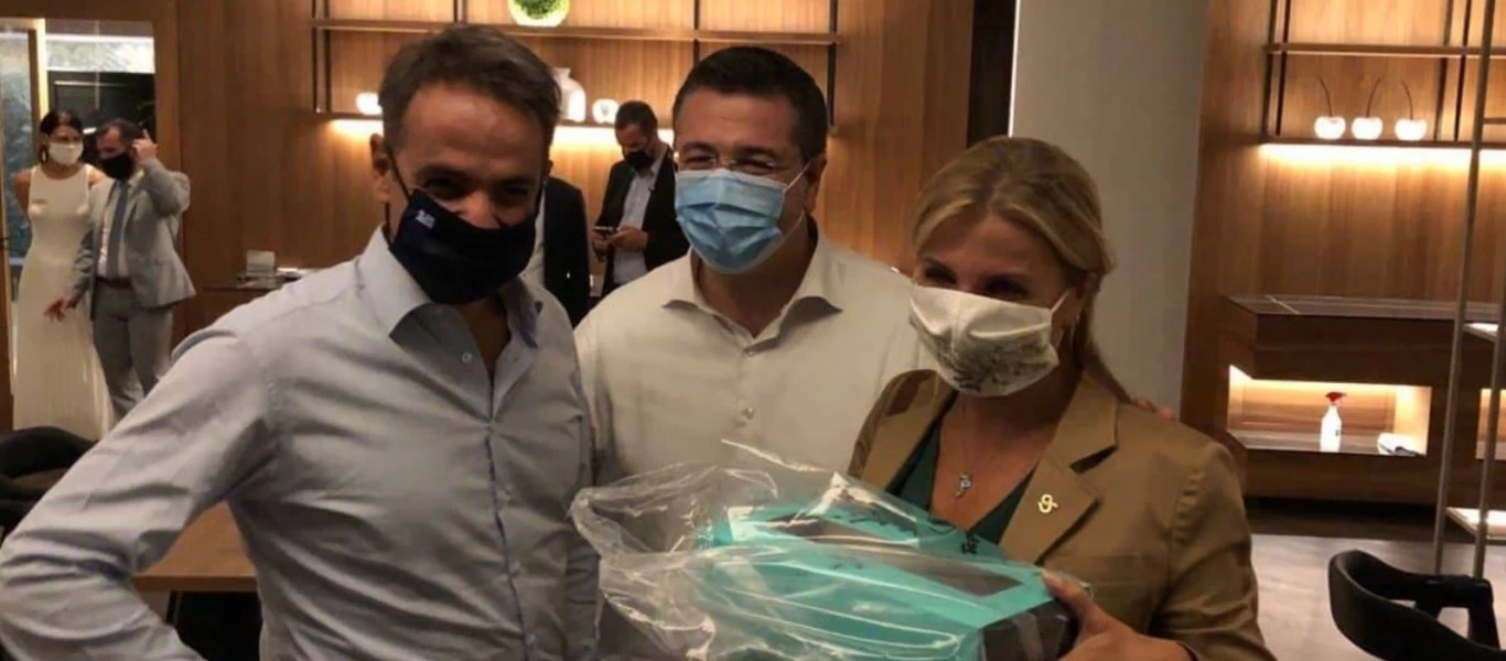 Θεσσαλονίκη: Η «γλυκιά έκπληξη» του Α.Τζιτζικώστα στην Μ.Μητσοτάκη